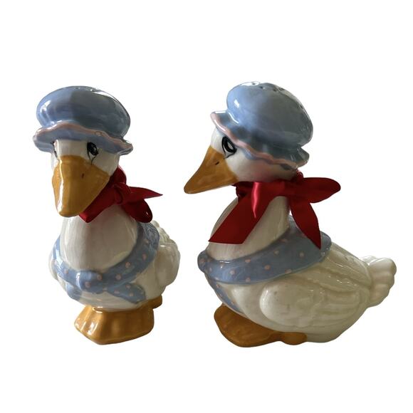 Vintage‎ 1986 Mother Goose Salt & Pepper Shakers Set - Picture 1 of 7